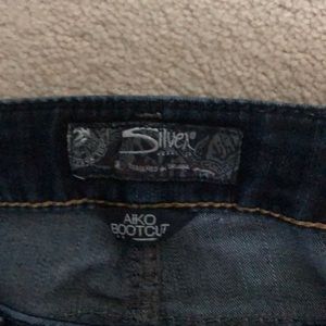 Silver jeans Aiko bootcut 28/33 gently worn dark blue low rise